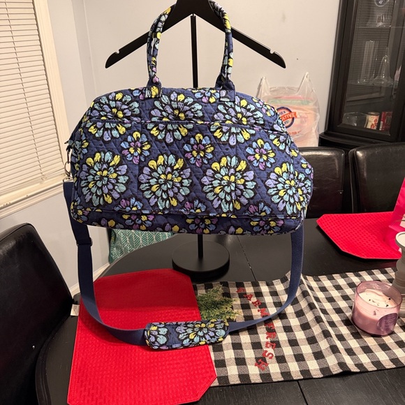 Vintage Vera Bradley “Indigo Pop” Travel Bag - Retired in 2012 - Picture 2 of 6
